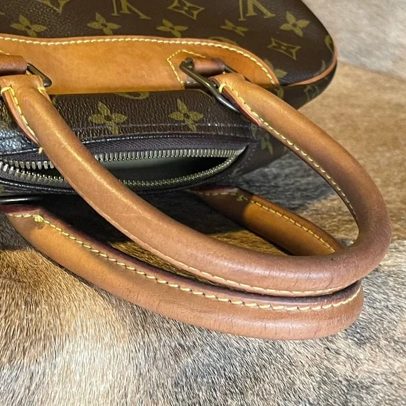 LV Deauville Handbag. Preowned condition. - Picture 7 of 7